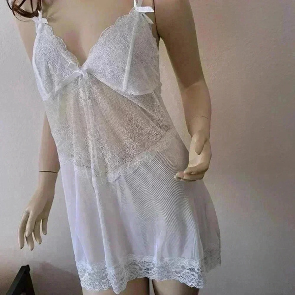 Negligee white lace and mesh - Picture 1 of 9